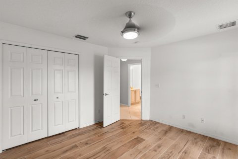 Casa en venta en Port St. Lucie, Florida, 3 dormitorios, 198.72 m2 № 2332410 - foto 19