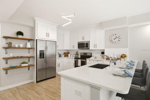 Condo in Tampa, Florida, 2 bedrooms № 2238492 - photo 4