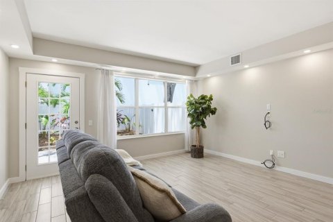 Condo in Tampa, Florida, 2 bedrooms № 2238492 - photo 10