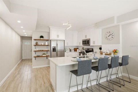 Condo in Tampa, Florida, 2 bedrooms № 2238492 - photo 3