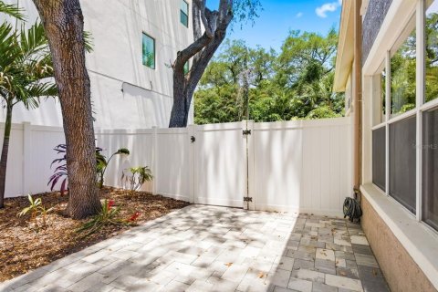 Condo in Tampa, Florida, 2 bedrooms № 2238492 - photo 14