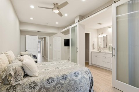 Condo in Tampa, Florida, 2 bedrooms № 2238492 - photo 21