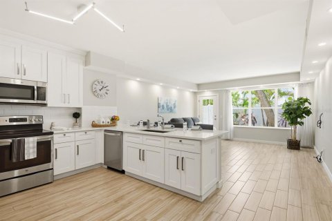 Condo in Tampa, Florida, 2 bedrooms № 2238492 - photo 2