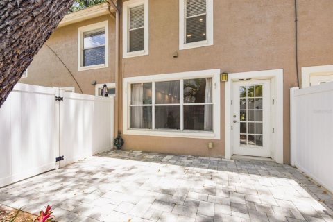 Condo in Tampa, Florida, 2 bedrooms № 2238492 - photo 16