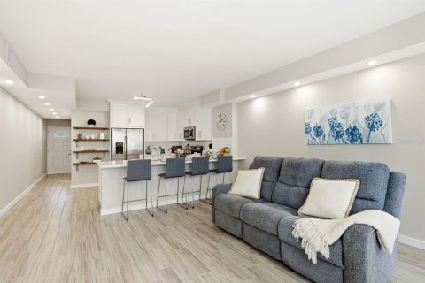 Condo in Tampa, Florida, 2 bedrooms № 2238492 - photo 11