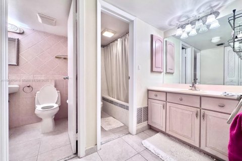 Copropriété à vendre à Aventura, Floride: 1 chambre, 68.84 m2 № 1970905 - photo 10