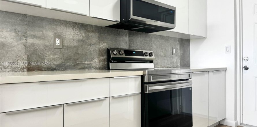 Кондоминиум с 1 спальней в Норт-Майами-Бич, Флорида № 2044954