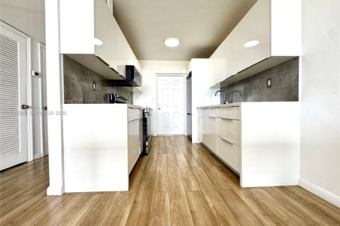 Купить кондоминиум в Норт-Майами-Бич, Флорида 1 спальня, 73.39м2, № 2044954 - фото 2