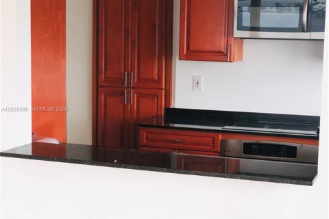Снять в аренду кондоминиум в Майами, Флорида 2 спальни, 114.27м2, № 2078232 - фото 9