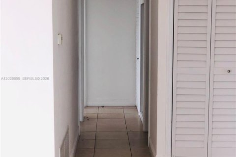 Снять в аренду кондоминиум в Майами, Флорида 2 спальни, 114.27м2, № 2078232 - фото 7