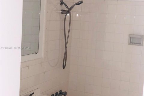 Снять в аренду кондоминиум в Майами, Флорида 2 спальни, 114.27м2, № 2078232 - фото 19