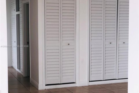 Снять в аренду кондоминиум в Майами, Флорида 2 спальни, 114.27м2, № 2078232 - фото 5