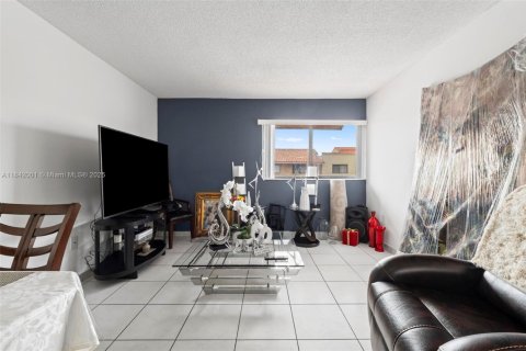 Condominio en venta en Hialeah, Florida, 2 dormitorios, 70.14 m2 № 1833971 - foto 21