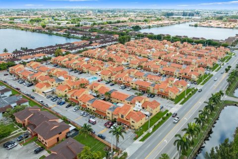 Condominio en venta en Hialeah, Florida, 2 dormitorios, 70.14 m2 № 1833971 - foto 19