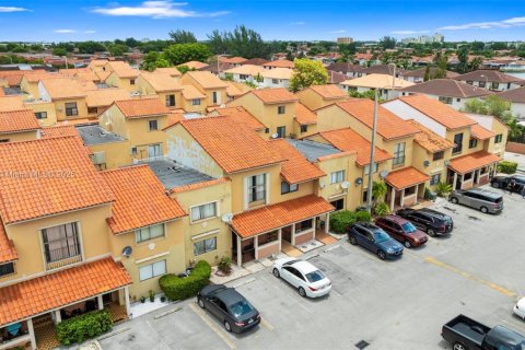 Condominio en venta en Hialeah, Florida, 2 dormitorios, 70.14 m2 № 1833971 - foto 26