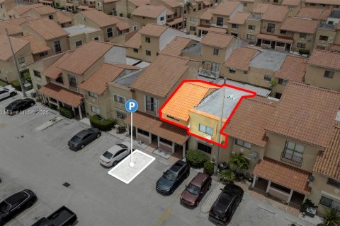 Condominio en venta en Hialeah, Florida, 2 dormitorios, 70.14 m2 № 1833971 - foto 13