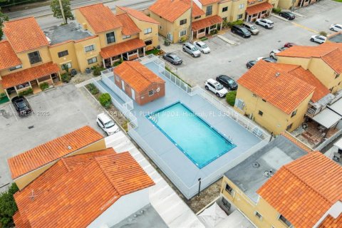 Condominio en venta en Hialeah, Florida, 2 dormitorios, 70.14 m2 № 1833971 - foto 12
