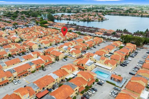 Condominio en venta en Hialeah, Florida, 2 dormitorios, 70.14 m2 № 1833971 - foto 16