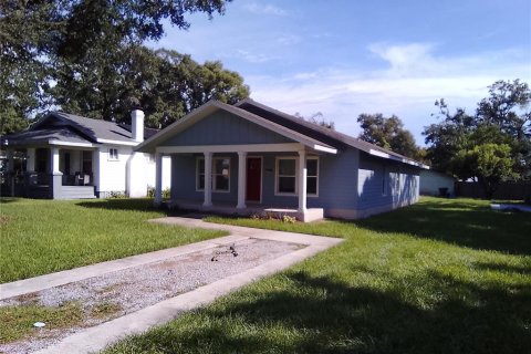 House in Lakeland, Florida 3 bedrooms, 171.68 sq.m. № 2379592 - photo 2