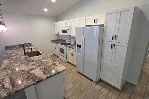 House in Lakeland, Florida 3 bedrooms, 171.68 sq.m. № 2379592 - photo 11
