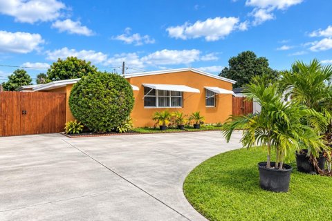 Villa ou maison à vendre à Lake Worth, Floride: 3 chambres, 104.14 m2 № 2439267 - photo 2