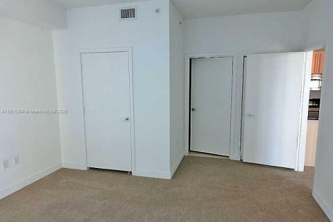 Condo in Miami, Florida, 2 bedrooms  № 2052900 - photo 9