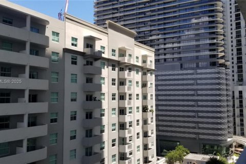 Condo in Miami, Florida, 2 bedrooms  № 2052900 - photo 15