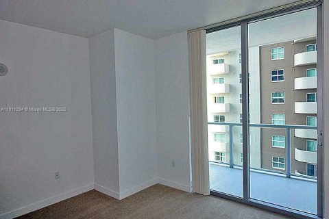Condo in Miami, Florida, 2 bedrooms  № 2052900 - photo 8