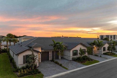 Снять в аренду виллу или дом в Делрей-Бич, Флорида 3 спальни, 123.37м2, № 1951856 - фото 2