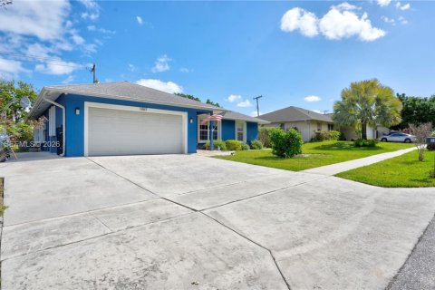 Villa ou maison à vendre à Lantana, Floride: 3 chambres, 124.67 m2 № 2065636 - photo 2