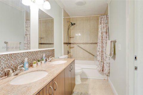 Villa ou maison à vendre à Lantana, Floride: 3 chambres, 124.67 m2 № 2065636 - photo 16