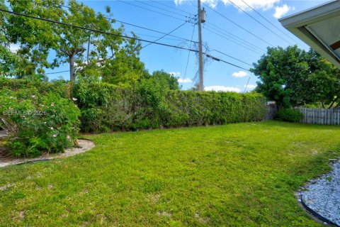 Villa ou maison à vendre à Lantana, Floride: 3 chambres, 124.67 m2 № 2065636 - photo 4