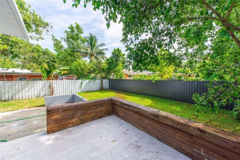 Immobilier commercial à vendre à Miami, Floride: 216.56 m2 № 1937938 - photo 24