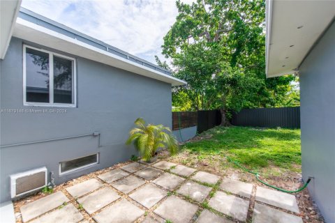 Immobilier commercial à vendre à Miami, Floride: 216.56 m2 № 1937938 - photo 22