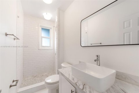 Commercial property in Miami, Florida 216.56 sq.m. № 1937938 - photo 19