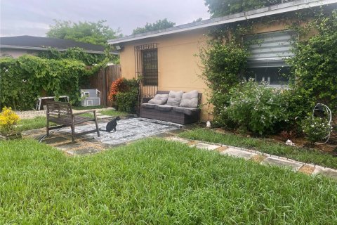 Casa en venta en North Miami, Florida, 3 dormitorios, 111.2 m2 № 1946680 - foto 2