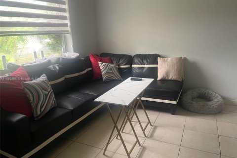 Casa en venta en North Miami, Florida, 3 dormitorios, 111.2 m2 № 1946680 - foto 5