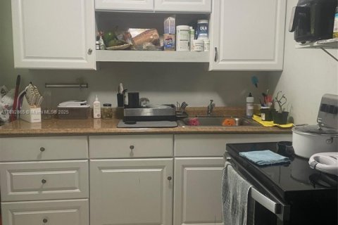 Casa en venta en North Miami, Florida, 3 dormitorios, 111.2 m2 № 1946680 - foto 6