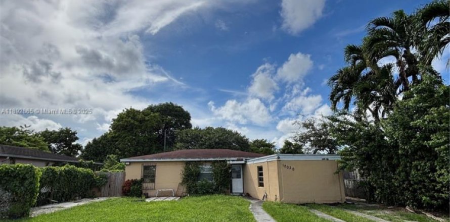 Casa en North Miami, Florida 3 dormitorios, 111.2 m2 № 1946680