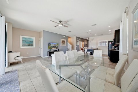 Adosado en venta en Davenport, Florida, 5 dormitorios, 228.54 m2 № 2267276 - foto 2