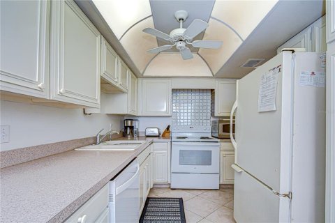 Снять в аренду кондоминиум в Сент-Пит-Бич, Флорида 4 комнаты, 109.62м2, № 2119449 - фото 12