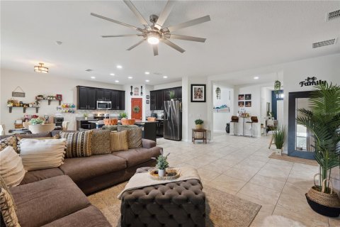 Casa en venta en Apopka, Florida, 3 dormitorios, 208.19 m2 № 2120304 - foto 9