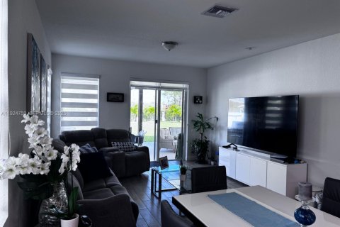 Снять в аренду виллу или дом в Хомстед, Флорида 4 спальни, 273.5м2, № 1983014 - фото 9