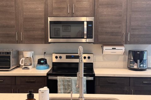 Снять в аренду виллу или дом в Хомстед, Флорида 4 спальни, 273.5м2, № 1983014 - фото 24