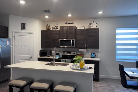 Снять в аренду виллу или дом в Хомстед, Флорида 4 спальни, 273.5м2, № 1983014 - фото 11