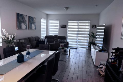 Снять в аренду виллу или дом в Хомстед, Флорида 4 спальни, 273.5м2, № 1983014 - фото 10