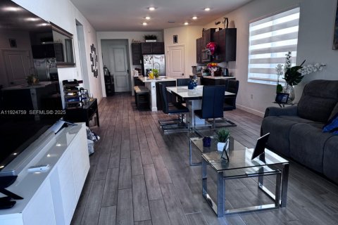 Снять в аренду виллу или дом в Хомстед, Флорида 4 спальни, 273.5м2, № 1983014 - фото 7