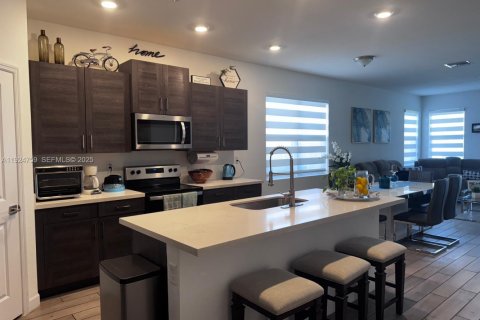 Снять в аренду виллу или дом в Хомстед, Флорида 4 спальни, 273.5м2, № 1983014 - фото 13