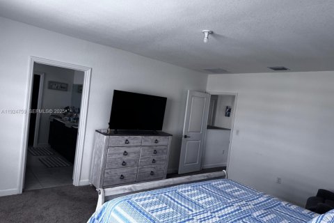 Снять в аренду виллу или дом в Хомстед, Флорида 4 спальни, 273.5м2, № 1983014 - фото 5