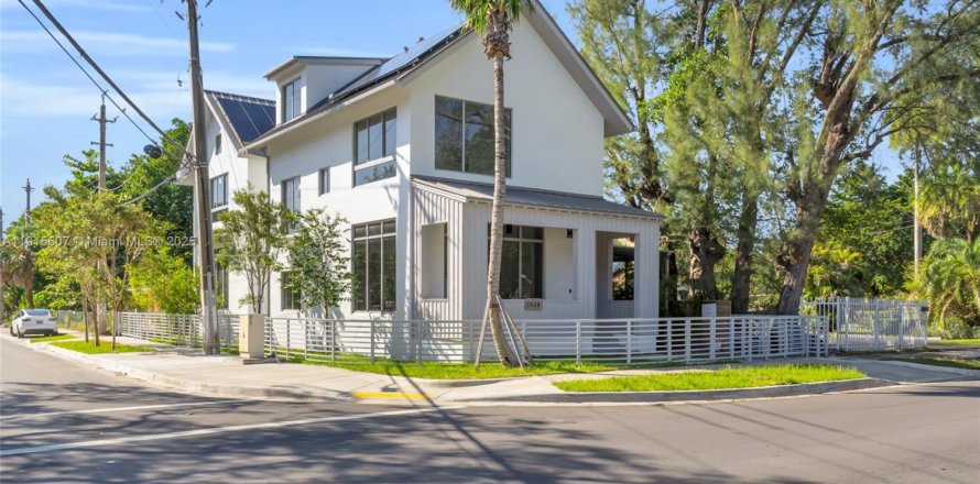 Villa ou maison à Miami, Floride 4 chambres № 1971651